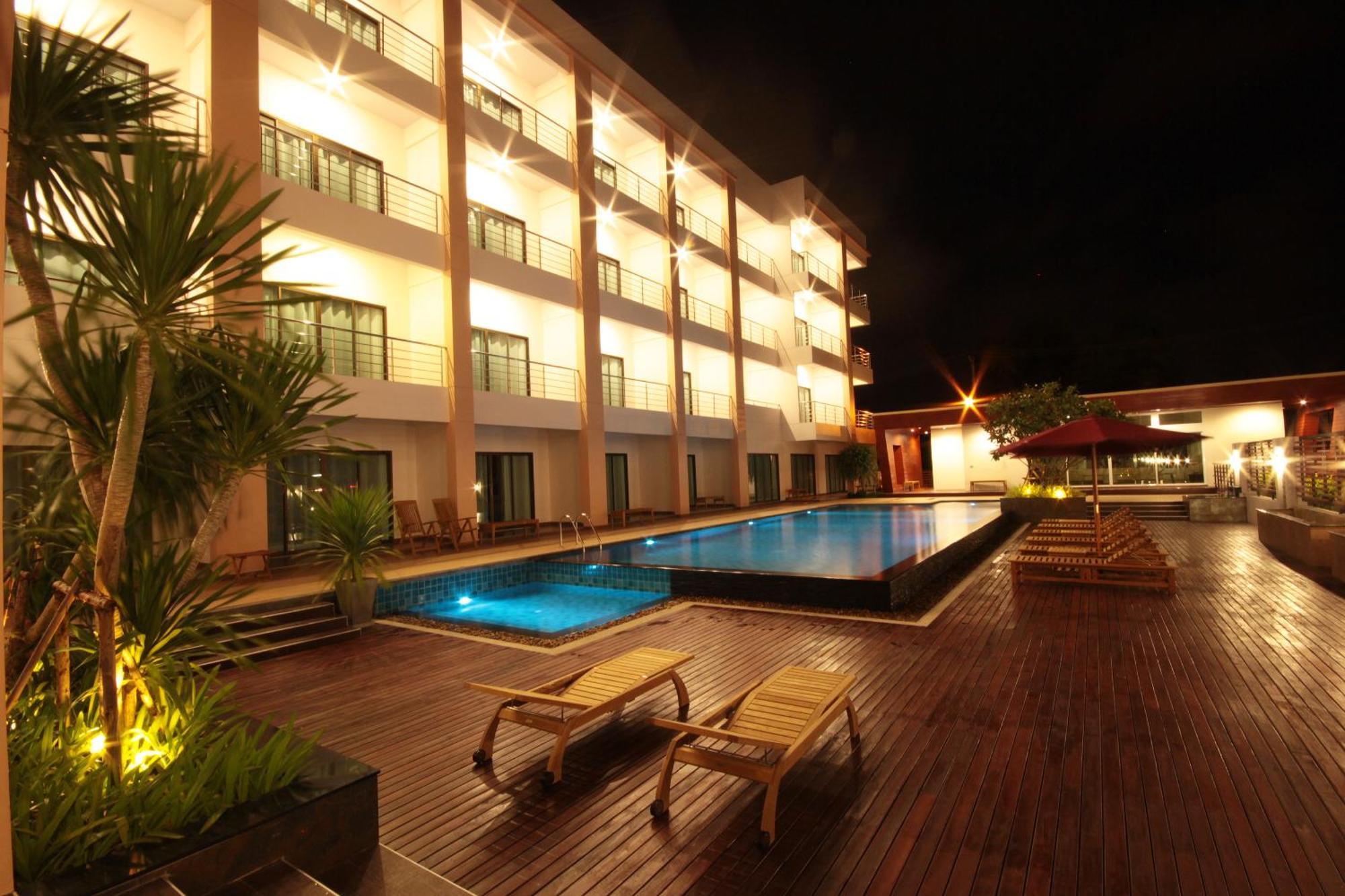 Paragon Suites Resort Pantai Jomtien Bagian luar foto